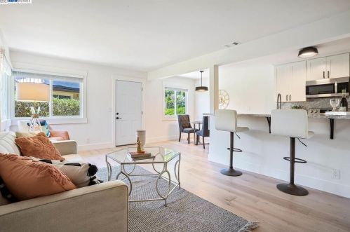 165 Bahia Cir, San Rafael, CA 94901-4535