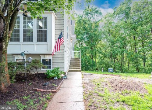 10068 Moxleys Ford Ln, Bristow, VA 20136-3002