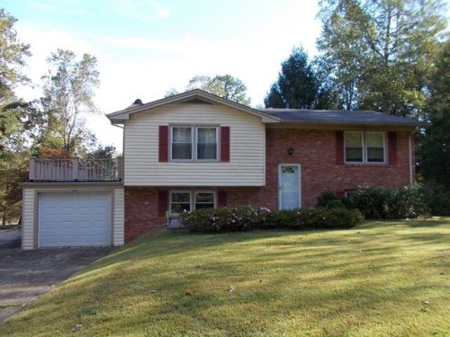 591 Canterbury Dr, Halifax, VA 24558-2133