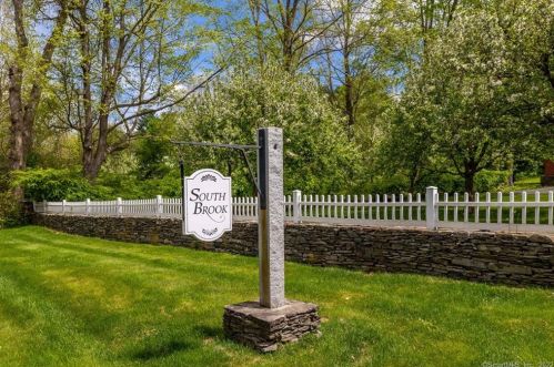 18 Hillview Ln, Woodbury, CT 06798-3929