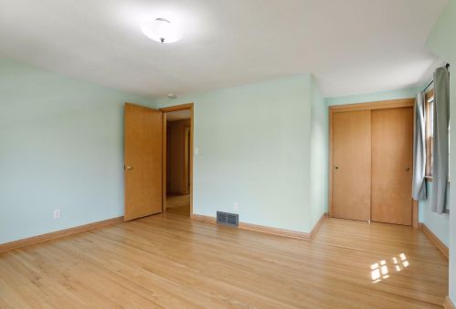 1372 Hazel St, Saint Paul MN  55119-4507 exterior