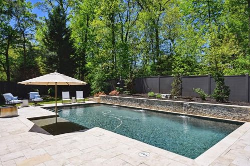 6930 Hunters Knl, Atlanta GA  30328-1763 exterior