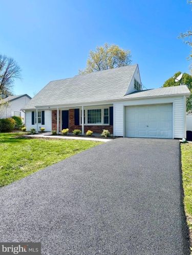 54 Elsin Ln, Willingboro, NJ 08046-2254