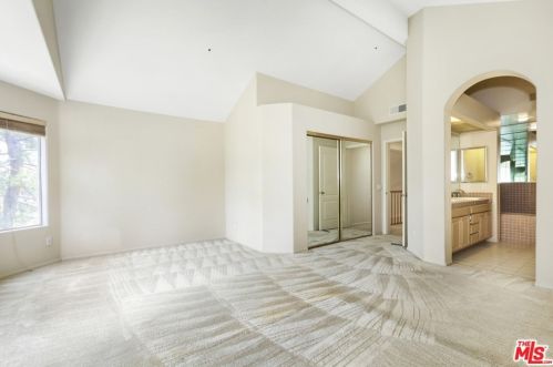 889 Calle Amable, Glendale CA  91208-3058 exterior