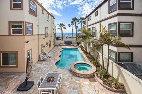 1610 Pacific Coast Hwy, Huntington Beach CA  92648-4434 exterior