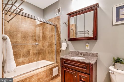 1029 Cleveland St, Philadelphia PA 19146-2648 exterior