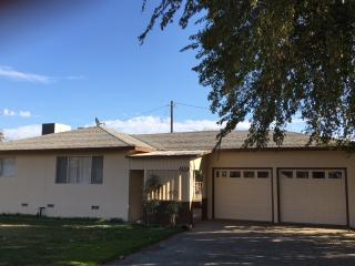 2323 Erie St, Caruthers, CA 93609-9529