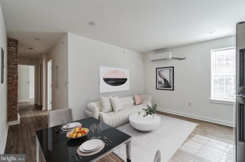 407 42nd St, Philadelphia, PA 19104-2216