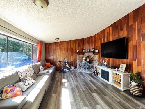 3210 Primrose Dr, Willits, CA 95490-8550