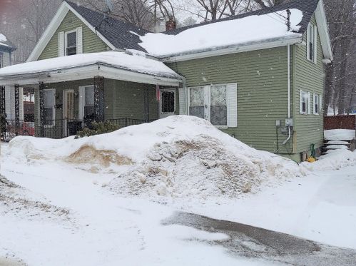 63 Depot St, Livermore Falls, ME 04254-1314