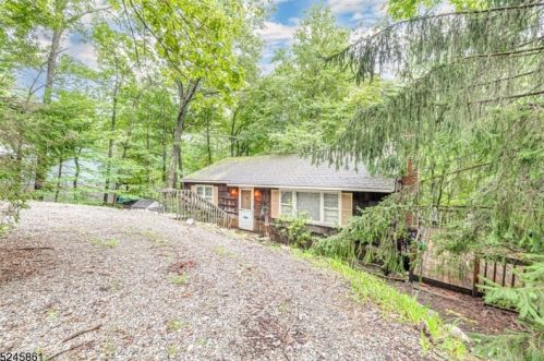 11 Canyon Rd, Wantage, NJ 07461-4732