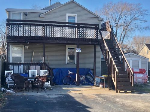 669 Lake St, Hobart, IN 46342-5109