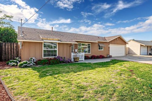 1610 Buckeye Dr, El Cajon, CA 92021-3232