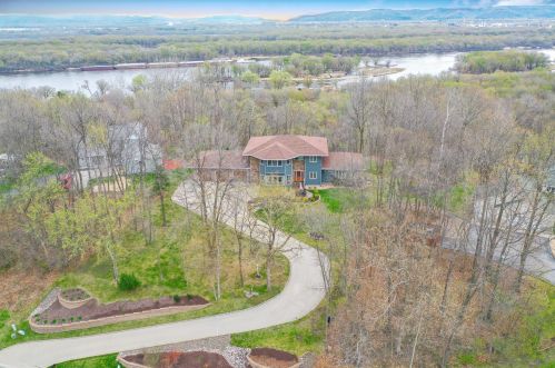 52 Mcintosh Rd, La Crescent, MN 55947-1073