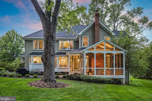10605 Dogwood Farm Ln, Great Falls, VA 22066-2937