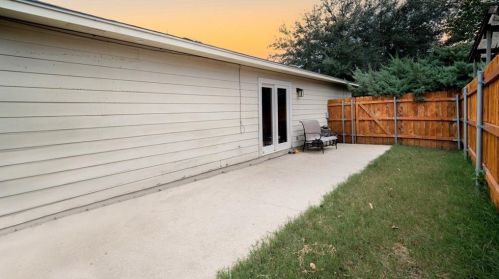 120 Geronimo Cv, Uhland TX 78640-4622 exterior