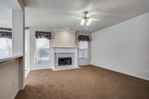 1113 Hunters Crk Dr, Carrollton TX 75007-1112 exterior