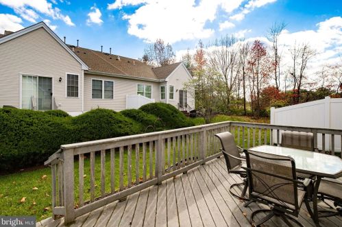 173 Meadowlark Dr, Trenton NJ  08690-3545 exterior