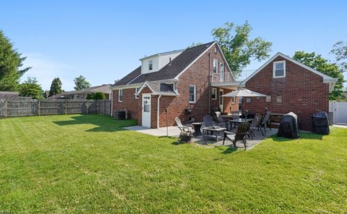 121 12th Ave, Manville, NJ 08835-1735