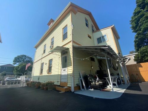 65 Ford St, Providence, RI 02907-2733