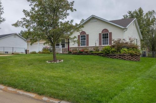 1015 Huntington Dr, Old Alexandria, MO 63379-2255