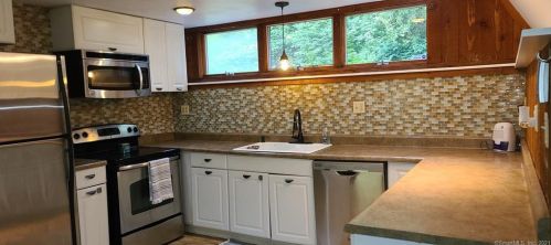 62 Hough Rd, Bozrah, CT 06334-1209