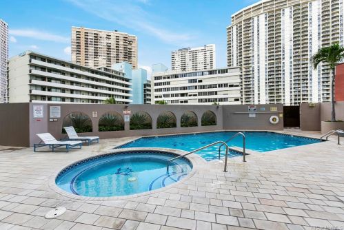 1910 Ala Moana Blvd, Honolulu HI  96815-1814 exterior