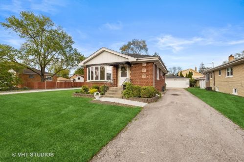 2941 Maple Ave, Brookfield, IL 60513-1054