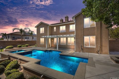 80 Oldenburg Ln, Norco, CA 92860-3951