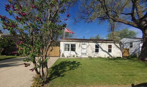 275 Rivers View Dr, Carpentersville, IL 60110-1725