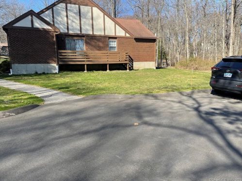 1 Derbyshire, Derby CT  06418-2234 exterior