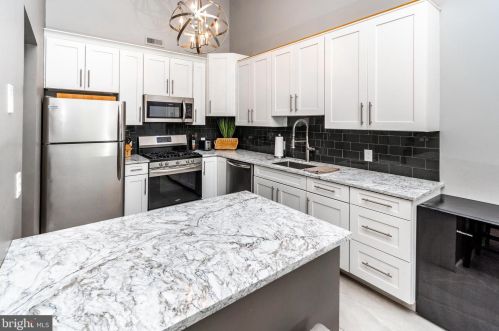 1005 Eagles Chase Dr, Trenton NJ  08648-2539 exterior