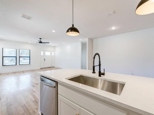 1821 Sylvania Ave, Fort Worth TX  76111-2740 exterior