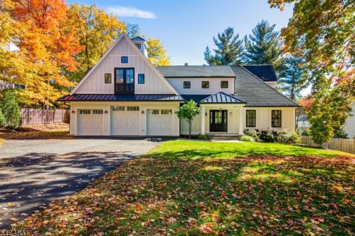 4 Bell Dr, Morristown, NJ 07960-5986