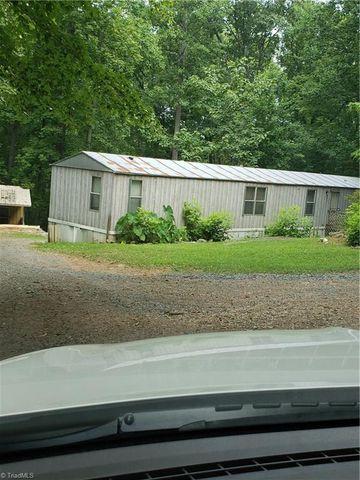 1988 Lake Dr, Asheboro, NC 27205-1051
