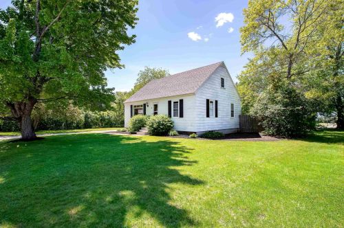 8 Willard Rd, Dover, NH 03820-2125