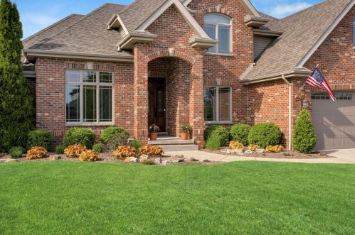 1100 Hyde Park, Crown Point IN 46307-7881 exterior