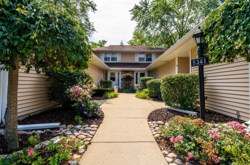 5341 Creekside Dr, Oak Forest, IL 60452-2206