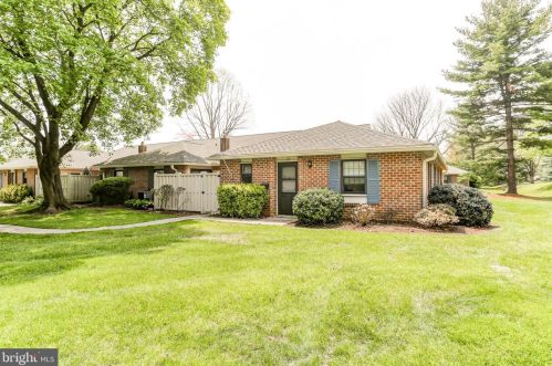 173 Valleybrook Dr, Lancaster PA  17601-4620 exterior