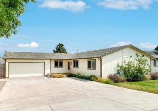 1540 23rd St, Eagle Crest, OR 97756-9436