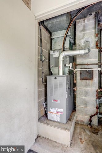 216 Valleybrook Dr, Lancaster PA  17601-4623 exterior