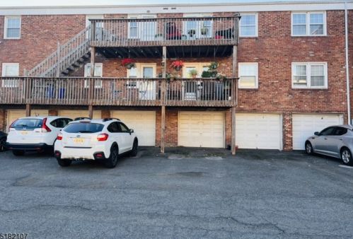 4 Columbia Dr, Bridgewater NJ  08807-3404 exterior