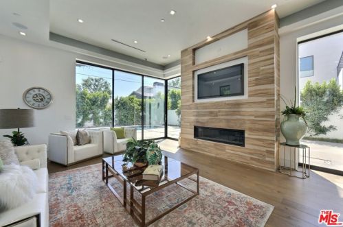 5128 Noble Ave, Van Nuys CA  91403-1376 exterior