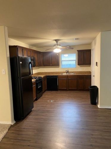 1604 Leafhopper Ln, Conroe TX  77301-5306 exterior