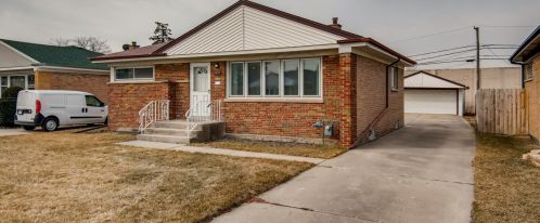 4624 Rose St, Schiller Park, IL 60176-1617