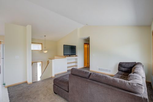 607 Horseshoe Ln, Day, MN 55006-3228