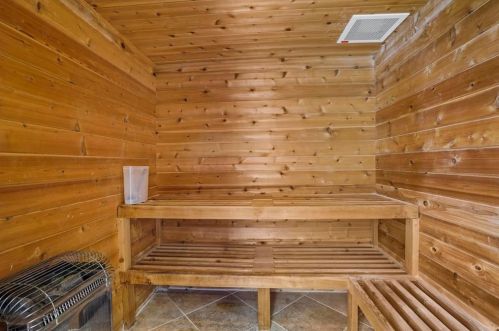 2011 Grn Wing, Granbury TX 76049-5576 exterior