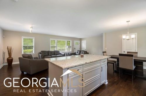 3305 Flowers Dr, Atlanta GA  30337-1001 exterior