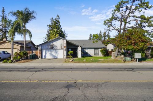 1321 Harney Ln, Lodi, CA 95242-9592
