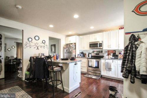 131 Treetops Dr, Lancaster, PA 17601-1754